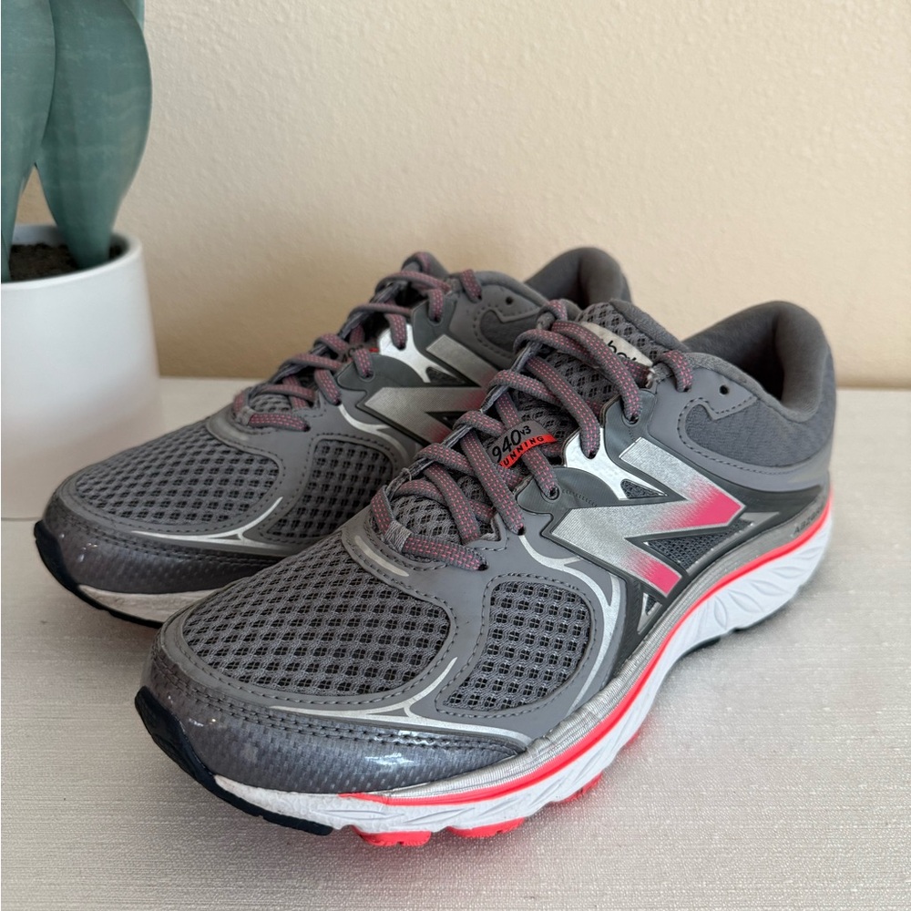 New Balance 940v3 Athletic Sneakers in Gray and Pink - Picture 7 of 14